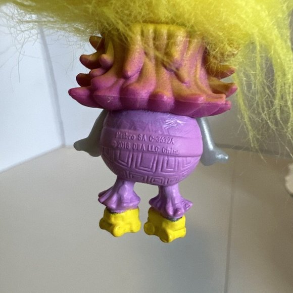 Troll Fur Snap Bracelet Hasbro 2018 Multi Colors 12” - Picture 3 of 15